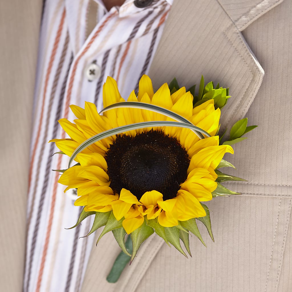 Free Spirit Boutonniere – Alex Floral, Stockton CA